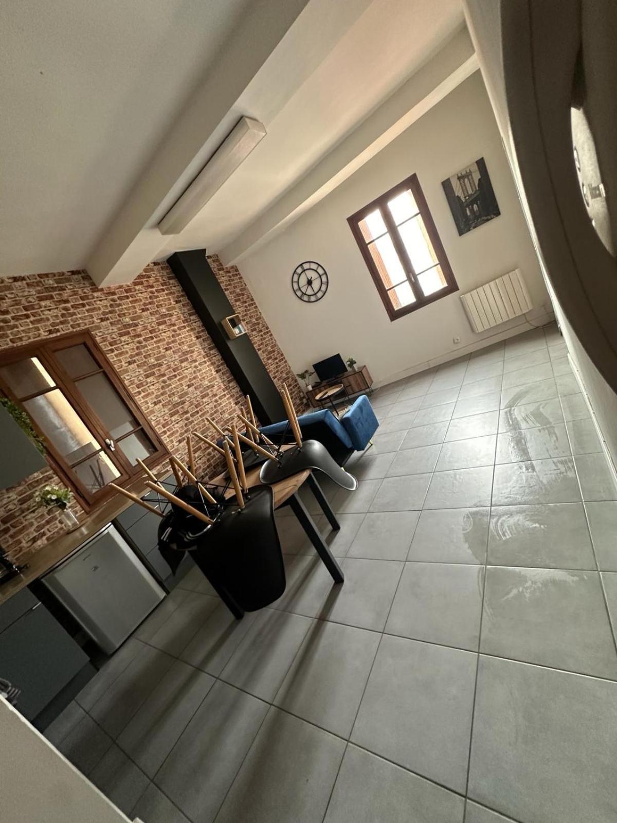 Appartement refait à neuf + parking gratuit Perpignano Esterno foto