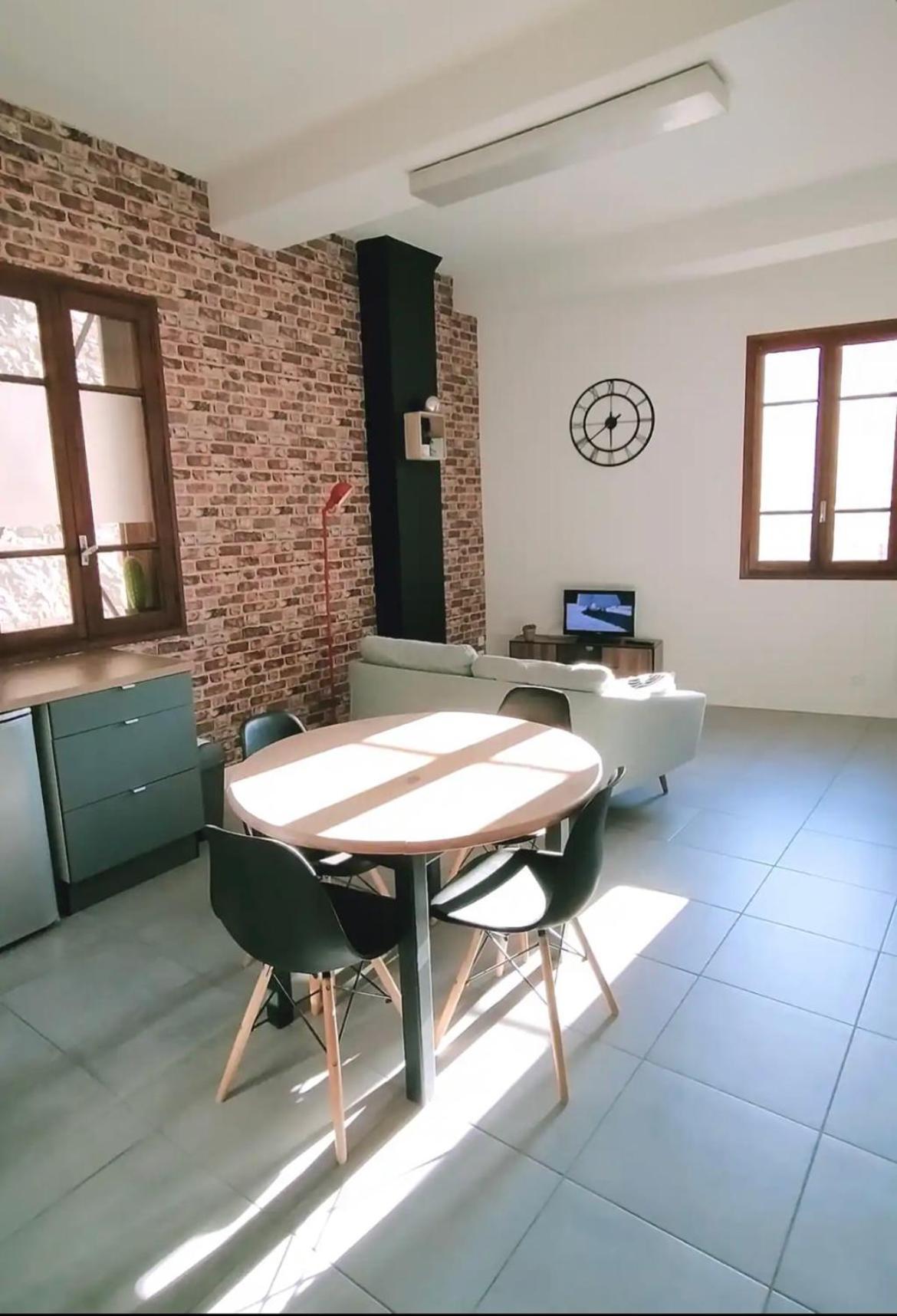 Appartement refait à neuf + parking gratuit Perpignano Esterno foto